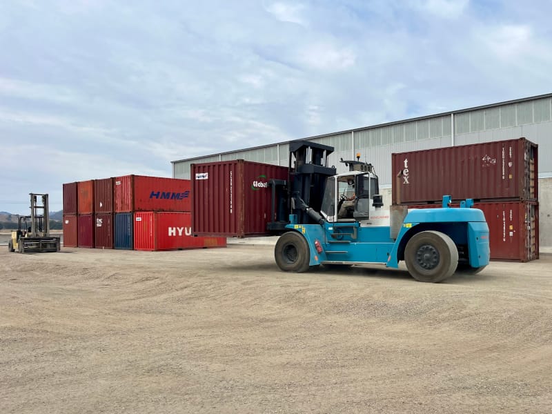 32 tonne container handler